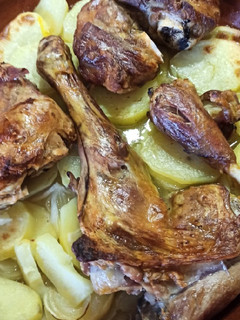 Una foto de Lechal asado al azafrán