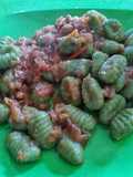 Ñoquis verdes con salsa entera de tomate🦋