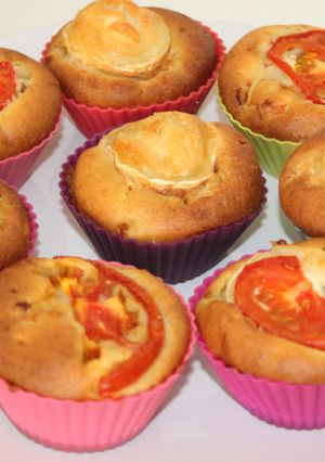 Una foto de Magdalenas de tomate con queso de cabra gratinado