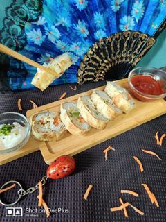 अंडा रोटी सुशी रोल (anda roti sushi roll recipe in marathi) रेसिपी चे मुख्य फोटो