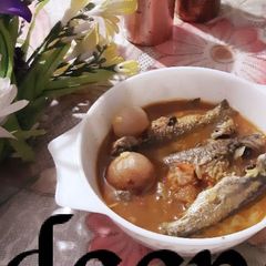 A picture of Tangra Machher Jhal/ Small Cat fish Curry.