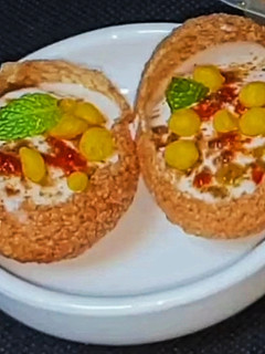 தயிர் பூரி(tayir poori recipe in tamil) செய்முறை முக்கிய புகைப்படம்