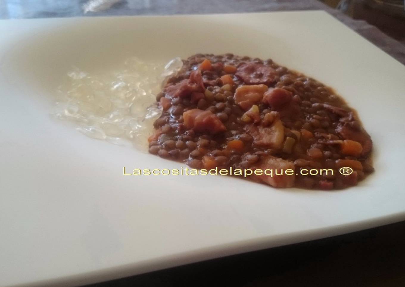 Lentejas con semiesferas de jamón al estilo de Ferran Adriá