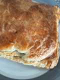 Carrilleras de cerdo con hojaldre, y manzanas caramelizadas,