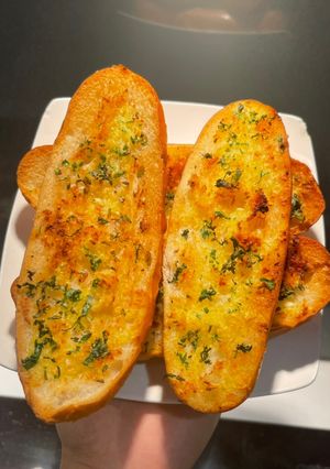 Hình của món Bánh mì nướng bơ tỏi NCKD.
