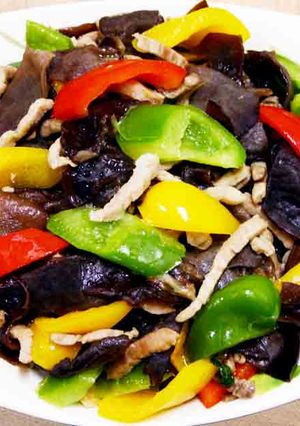 【厚生廚房】木耳彩椒炒肉絲 的食譜成品照片