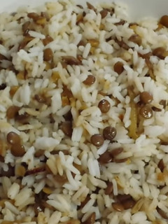 Foto de Arroz com lentilha e atum