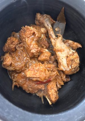 A picture of Camparan chicken handi.