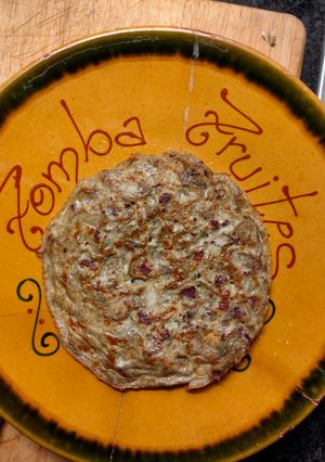 Una foto de Tortilla de alcachofas con jamón