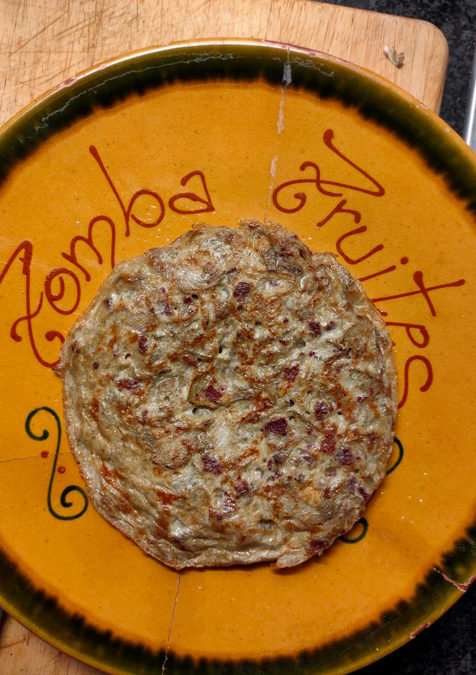 Una foto de Tortilla de alcachofas con jamón