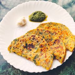 A picture of Methi Paratha.