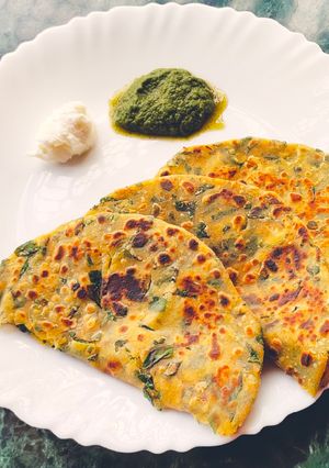 A picture of Methi Paratha.