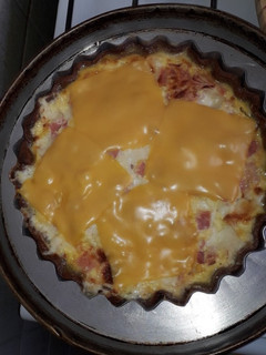 Una foto de Tarta de jamón y queso con masa integral