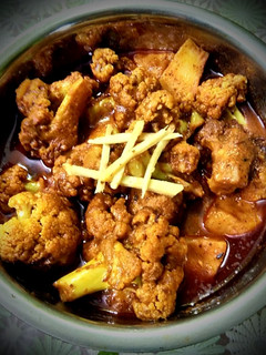 নিরামিষ ফুলকপি আলু (niramish foolkopi aloor recipe in bengali) রেসিপির প্রধান ছবি