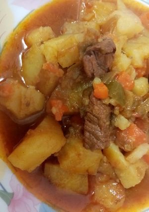 Una foto de Ternera con patatas al estilo de mi madre