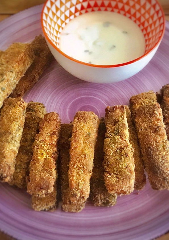 Una foto de Crema agria casera con fingers de tofu