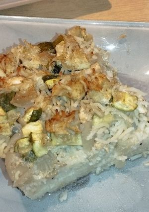 Une photo de Gratin de poulet, riz et courgette
