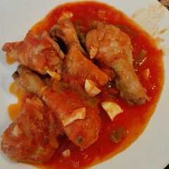 Una foto de Pollo con tomate
