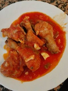 Una foto de Pollo con tomate