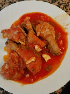 Una foto de Pollo con tomate