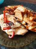 Una idea rápida: Papas, cebolla y morrón fritos, con pollo