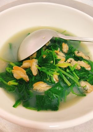 Hình của món Canh trùng trục nấu rau cải bó xôi.