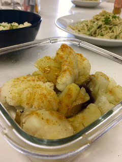 Una foto de Hervido de patatas con verduras y curry para tupper