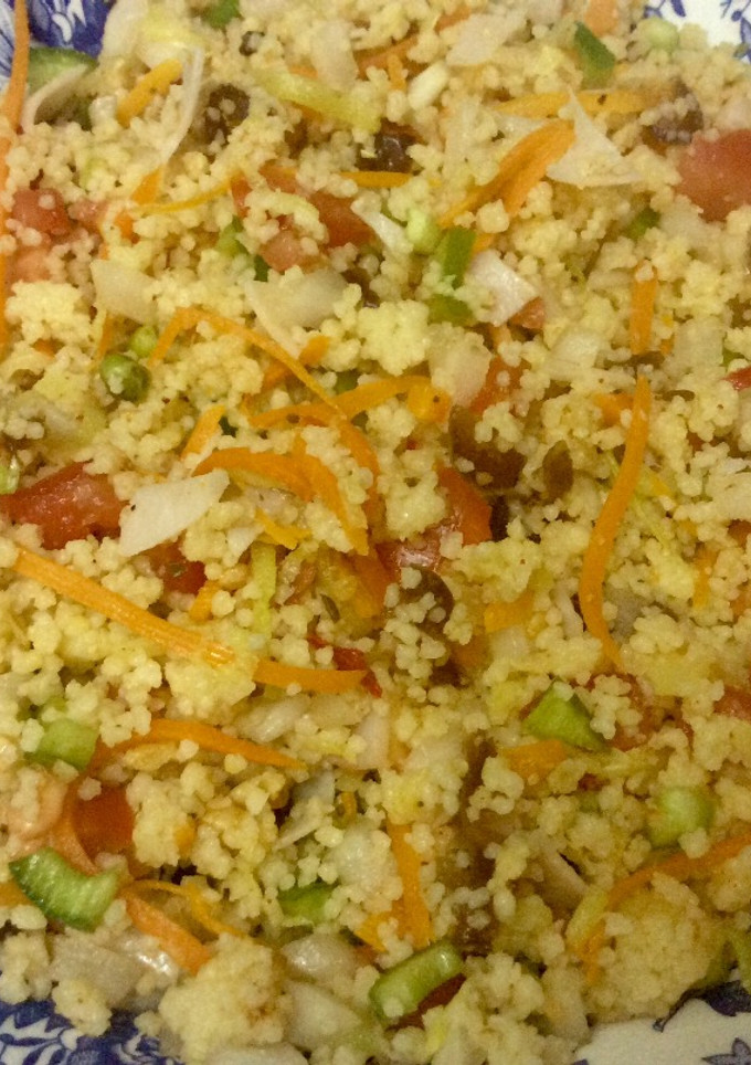 Una foto de Ensalada de cuscús con dátiles 🥗