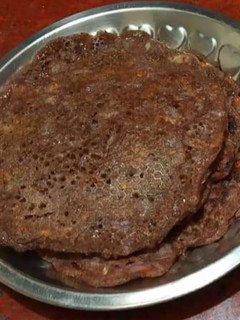 முளைகட்டிய பயறு அடை(sprouted grams adai dosai recipe in tamil) செய்முறை முக்கிய புகைப்படம்