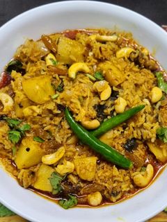 A picture of Muri Ghonto : Fish Head curry with Gobindobhog Rice.