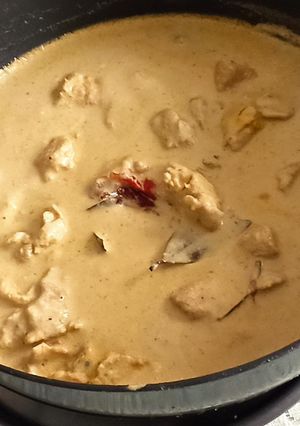 A picture of Chicken Rezala Bengali Style.