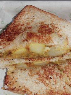 आलू के सैंडविच (Aloo ke sandwich recipe in hindi) रेसिपी मुख्य फोटो