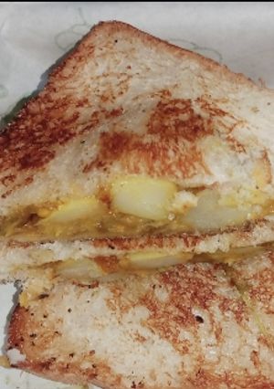 आलू के सैंडविच (Aloo ke sandwich recipe in hindi) रेसिपी मुख्य फोटो