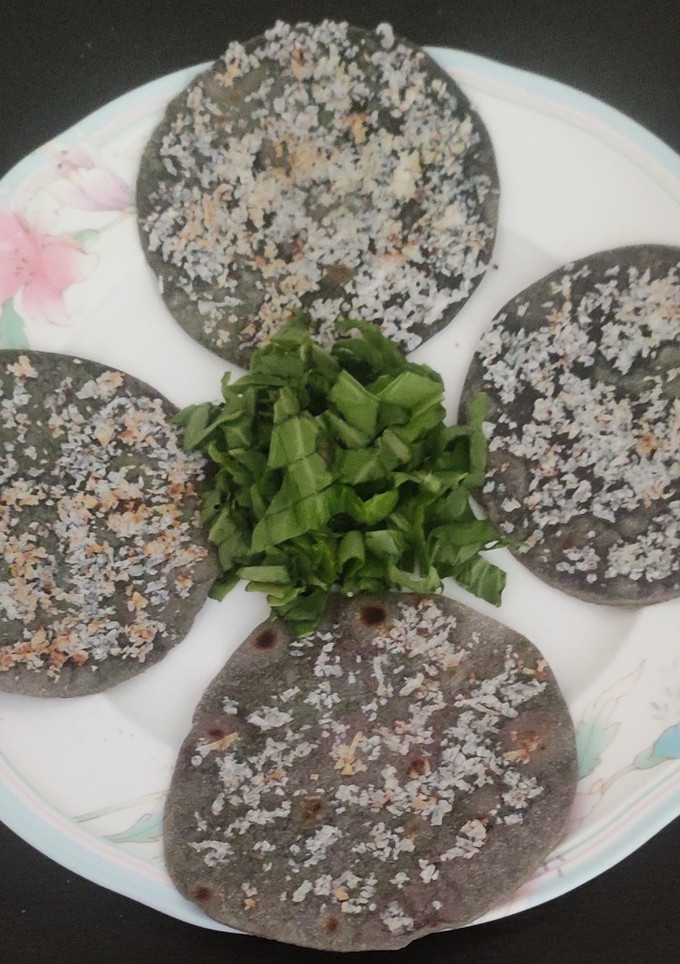 பாலக் கோகனட் ரோல்டு  சப்பாத்தி (Spinach coconut rolled chapathi recipe in tamil) செய்முறை முக்கிய புகைப்படம்