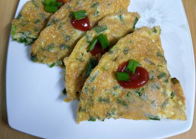 Egg spring onion omlet