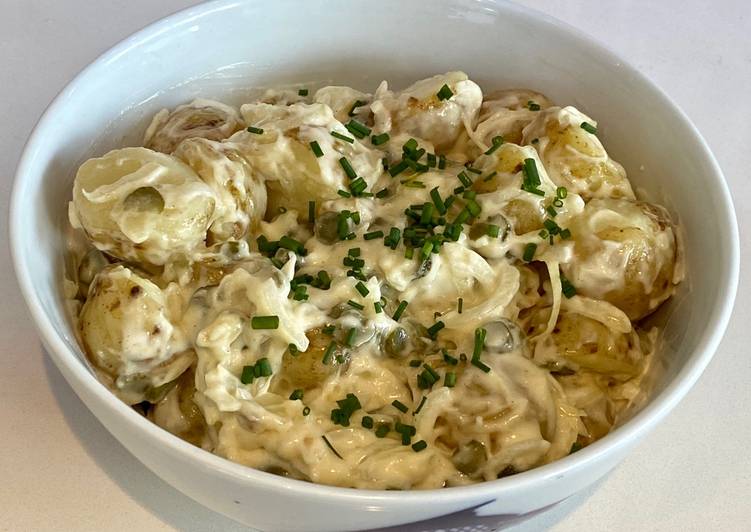 German Kartoffelsalat (German potato salad)