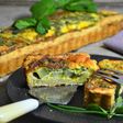 Tarte de printemps aux asperges vertes, oseille et herbes du jardin