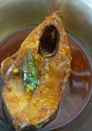 ইলিশের তেল ঝাল (ilisher tel jhal recipe in Bengali) রেসিপির প্রধান ছবি