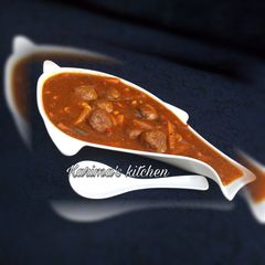 A picture of Meat balls soup.