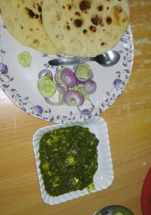 A picture of Palang paneer & butter naan.