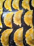 Empanadas de carne con pasas de uva, aceitunas y sésamo por arriba🌿🐞✨😍💛🌿🐞✨😍💛🌿🐞🍄💐🎊🎀