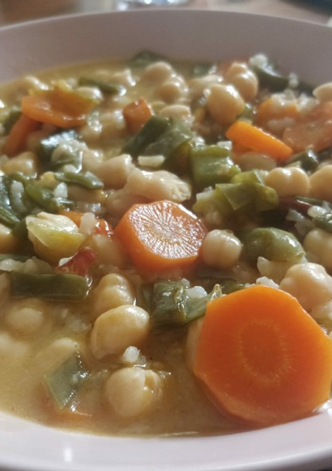 Una foto de Potaje de garbanzos sin grasas