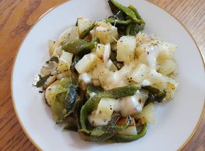 Una foto de Papas con Rajas de Chile Poblano