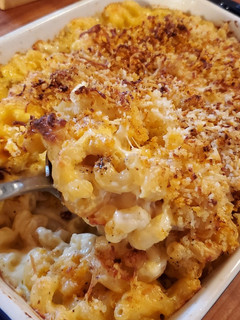 A picture of Mac & Cheese.