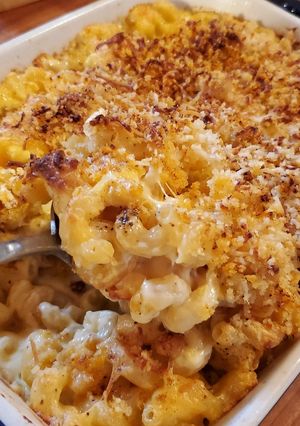 A picture of Mac & Cheese.