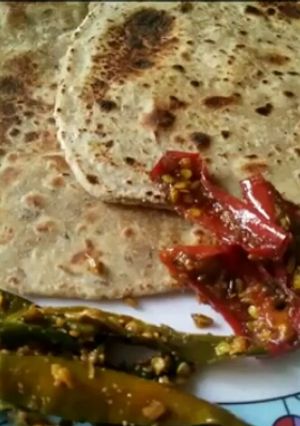 कश्मीरी पराठा(Kashmiri Paratha recipe in hindi) रेसिपी मुख्य फोटो