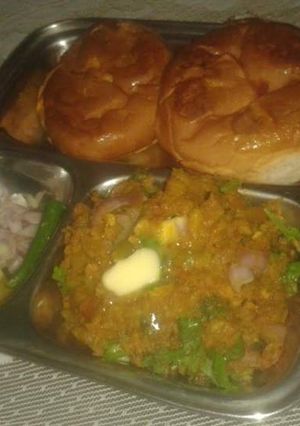 A picture of Pav bhaji.