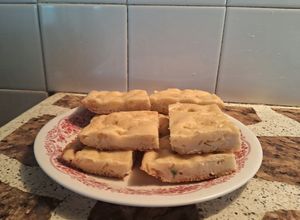 Una foto de Fainá de queso brie y morrón rojo, verde🫑🧀