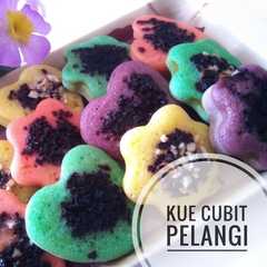 A picture of Kue cubit pelangi 🌈.