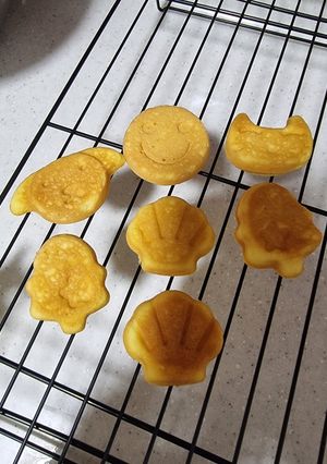 A picture of Mini Sponge Cake using machine.